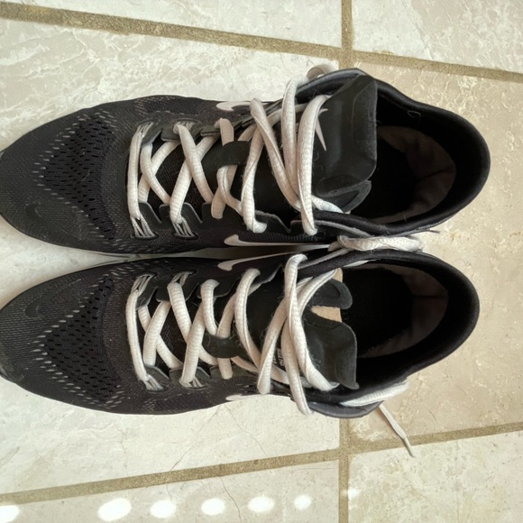 Nike “Free Run” black and white women’s size 8 running shoe. - Picture 9 of 11